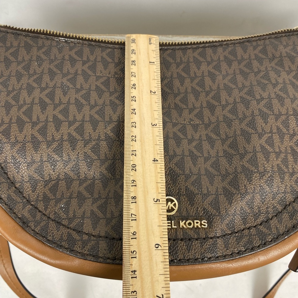 Michael Kors Camden messenger bag signature logo-print canvas gold-tone hardware - Picture 13 of 16